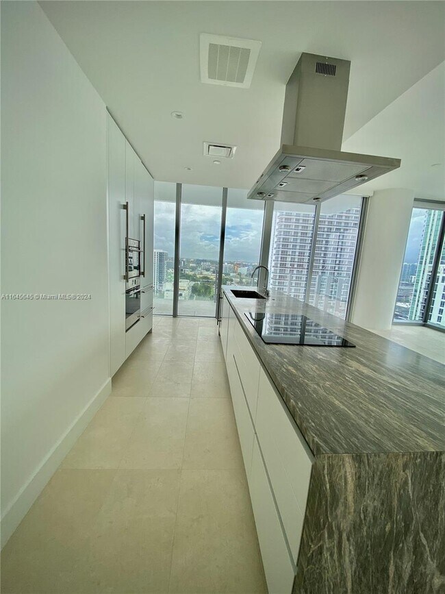 Foto del edificio - 700 NE 26th Ter