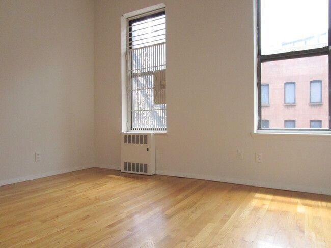 Building Photo - 239 E 53rd St