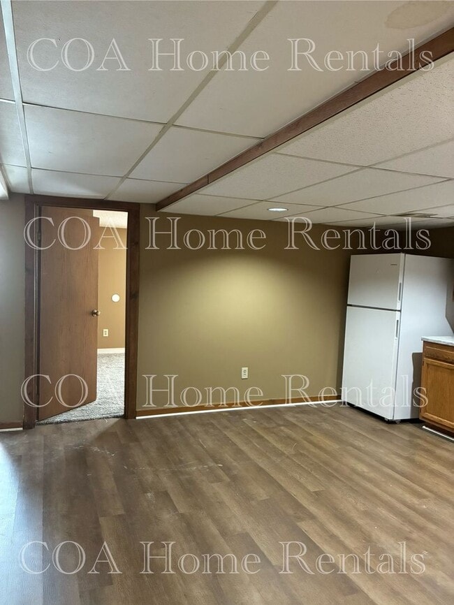 Building Photo - Spring Ave