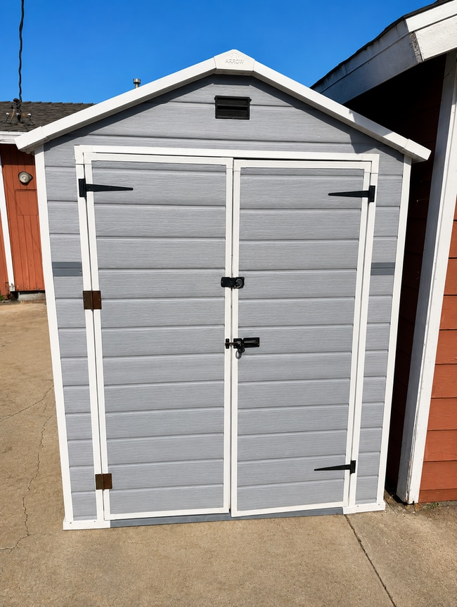 Building Photo - LB1117 (Rose) OWNER APPROVAL