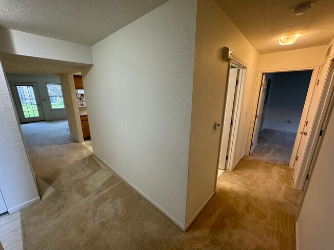 Foto del edificio - 1296 Heatherwood Ln