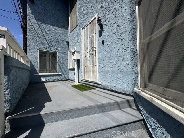Building Photo - 321 W 6th St