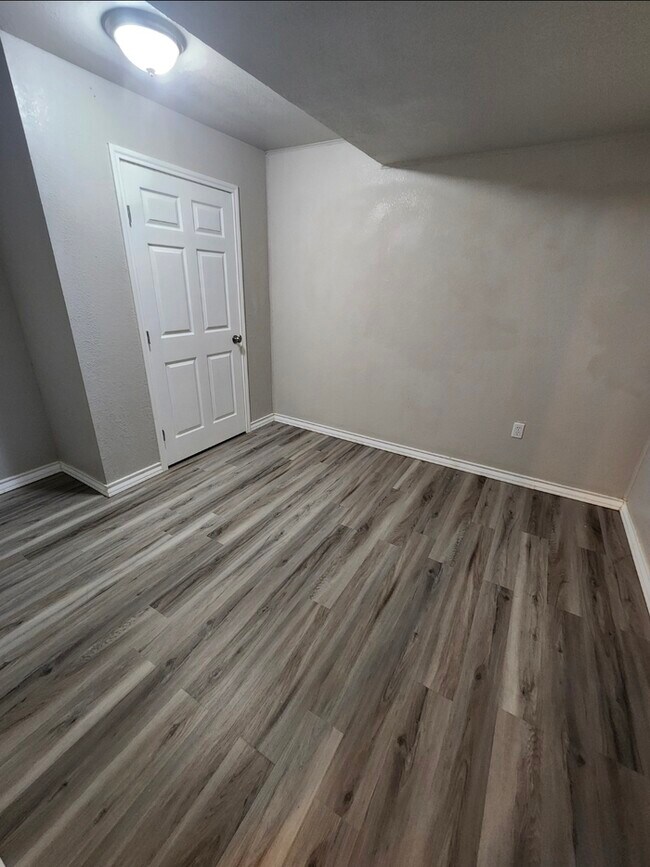 Foto del edificio - Take a look inside! 4 bed 2 bath with 3 car garage