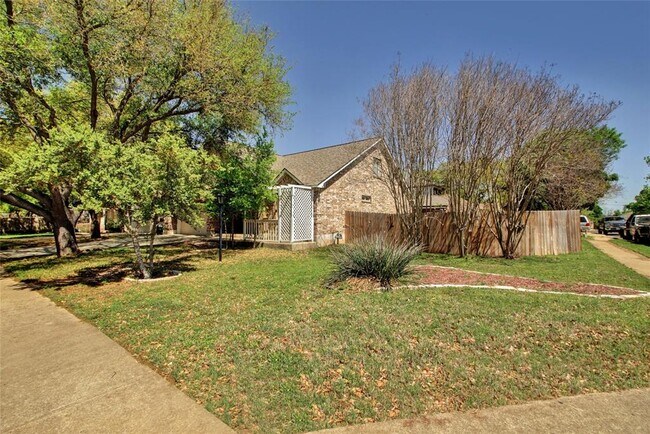 Building Photo - 3600 Malone Dr
