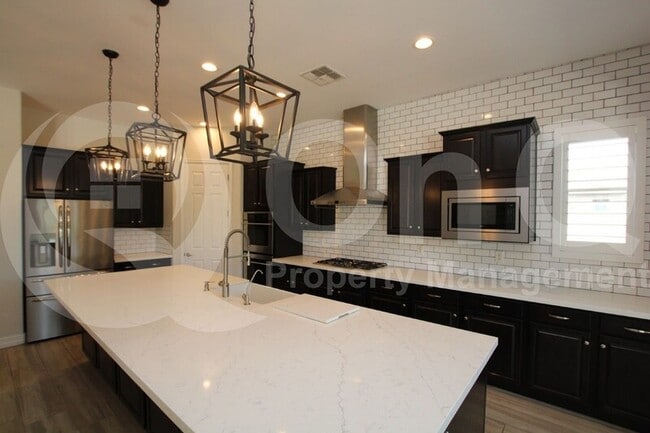 Building Photo - 2831 E Oriole Dr