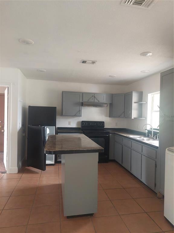 Building Photo - 5885 Dahlia Dr