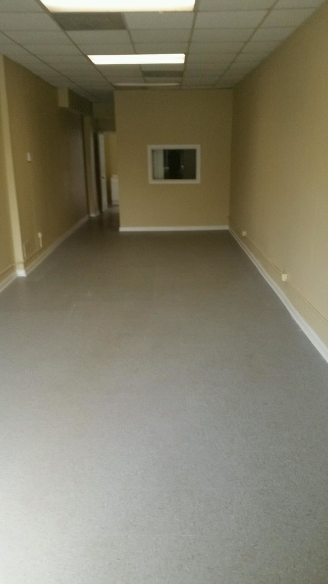 Interior Photo - 1741-1745 E 71st St