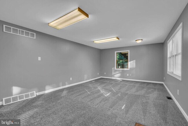 Foto del edificio - 165 Lakeview Dr S