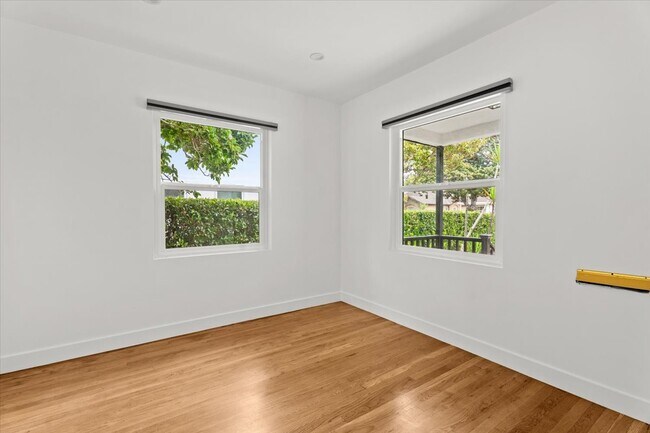 Foto del edificio - 12035 Clover Ave