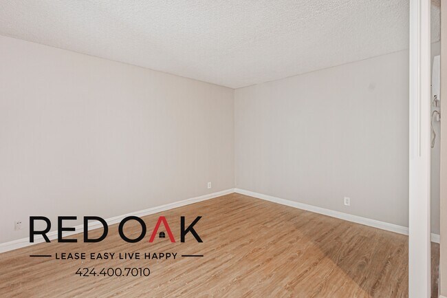 Foto del edificio - 8614 Woodley Ave