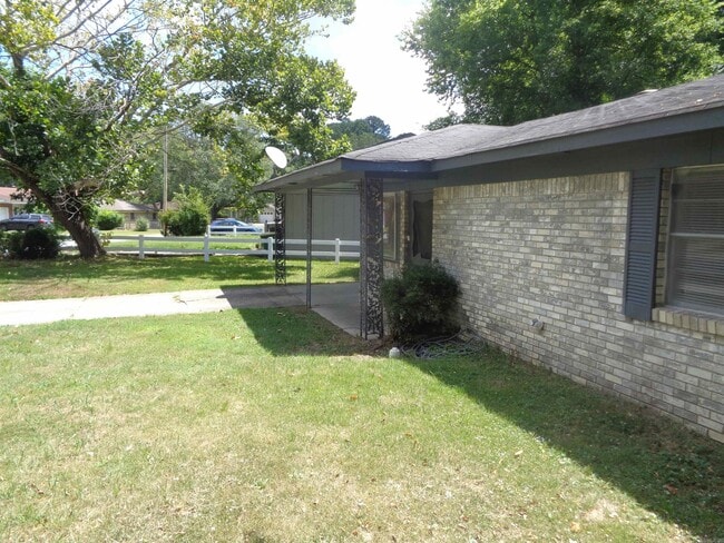 Building Photo - 2915 Wynne Dr
