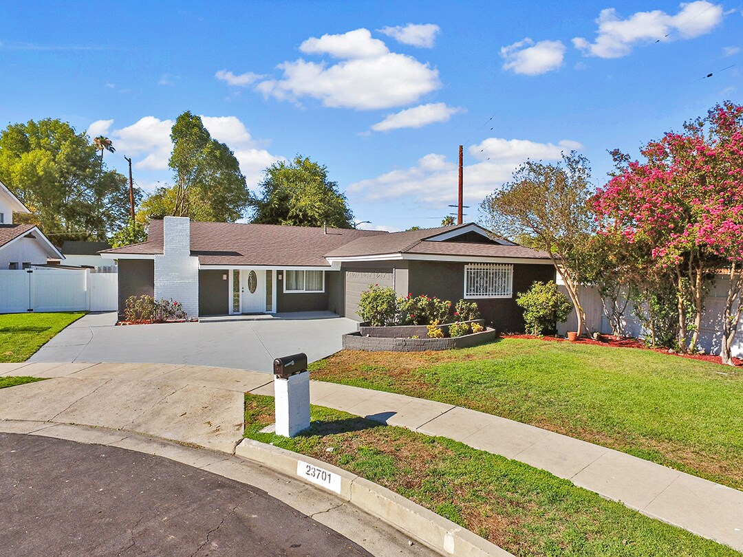 Foto principal - 23701 Bessemer St