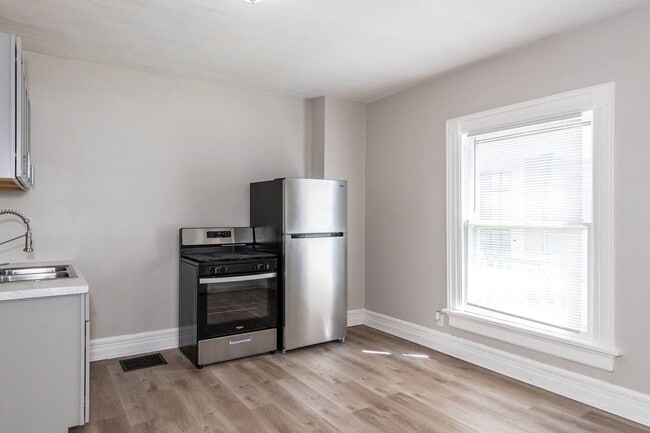 Building Photo - 115 E Foraker St