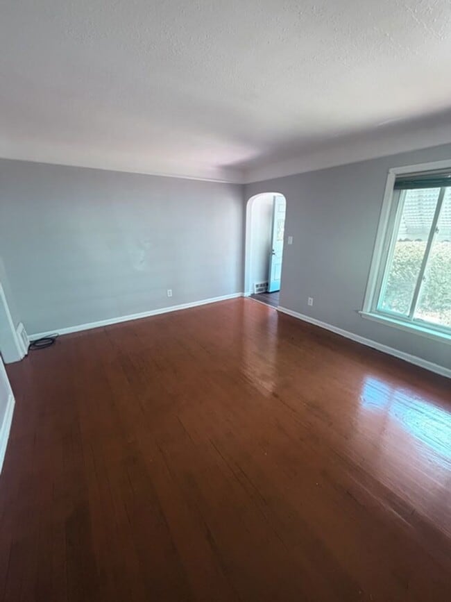 Building Photo - 11215 Langton Ave