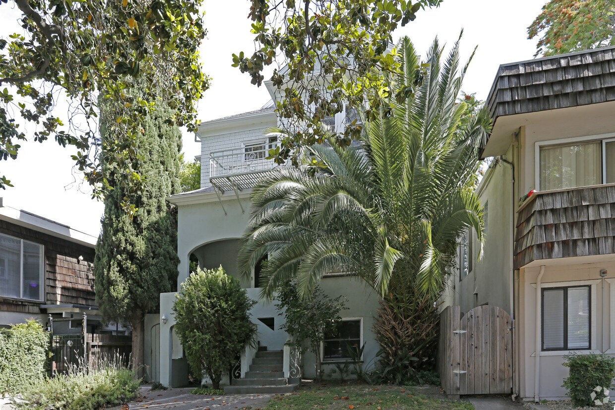 Foto del edificio - 2423 L St