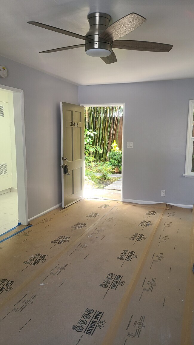 Foto del edificio - 3639 McLaughlin Ave