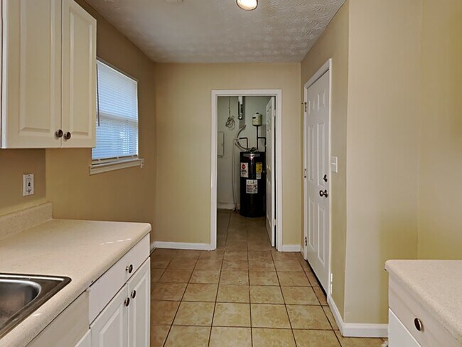 Building Photo - Act quickly, this home has been priced to ...