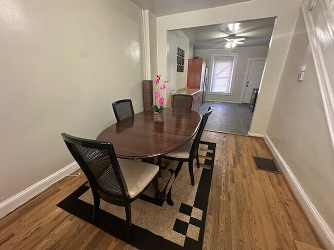 Building Photo - Beautiful 3 Bedroom, 1 Bath home in East B...