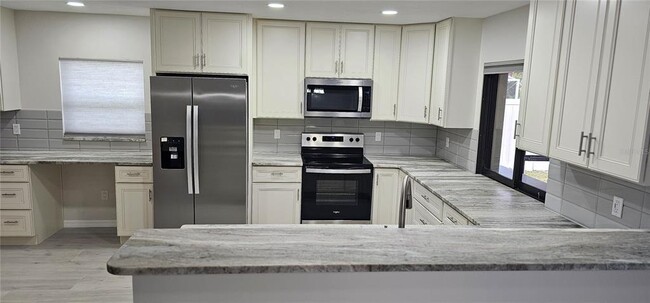 Building Photo - 1336 Lucaya Ave