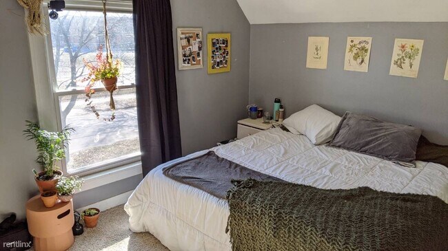 Foto del edificio - 839 Fremont Ave NW