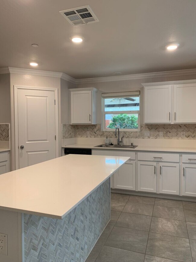 Foto del edificio - Southwest Bakersfield