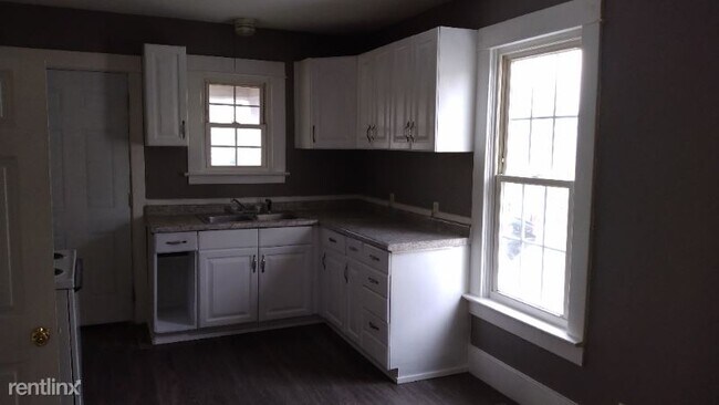 Building Photo - 3 br, 1 bath House - 47 S Park St