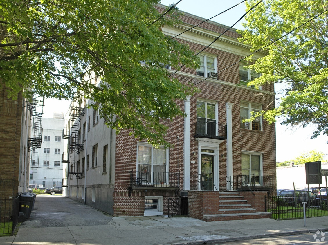Building Photo - 23 Mitchell Pl