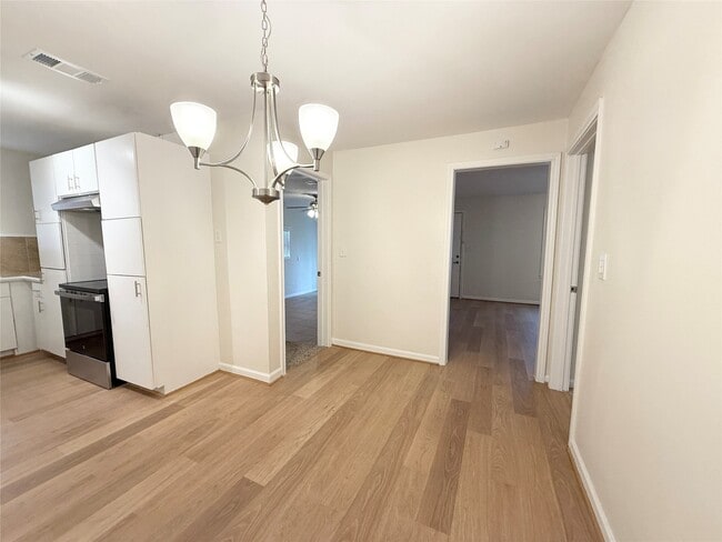 Building Photo - 8 Piney Way