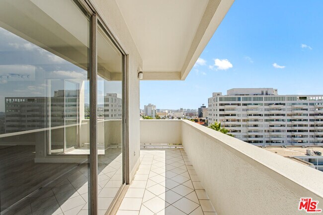 Foto del edificio - 7250 Franklin Ave