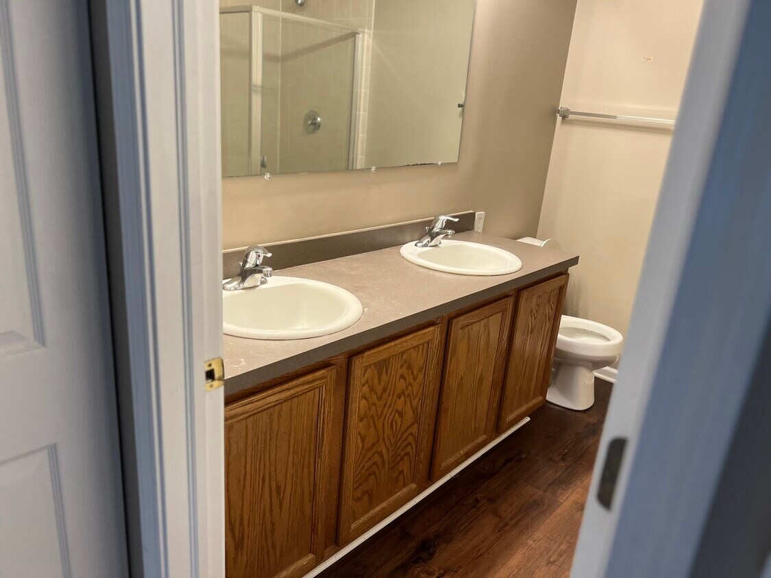 Foto principal - 2558 Providence Ave