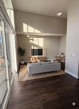 Building Photo - 44565-44565 Vandell Dr