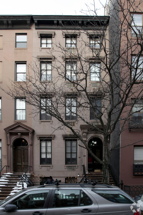 Foto del edificio - 405 W 21st St