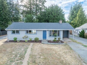 Building Photo - 8024 Florida Dr