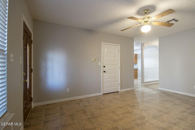 Foto del edificio - 3311 Catherine Ann Dr