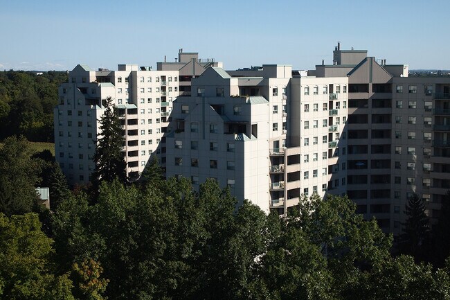 Photo du bâtiment - Pineridge Place