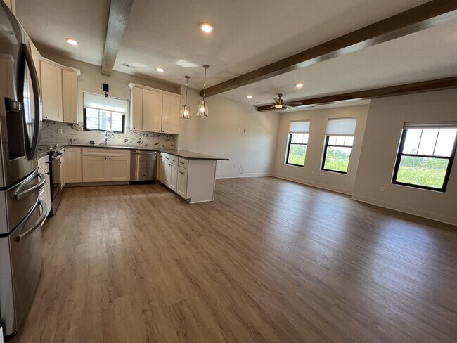 Building Photo - 2016 SW Chautauqua Ln