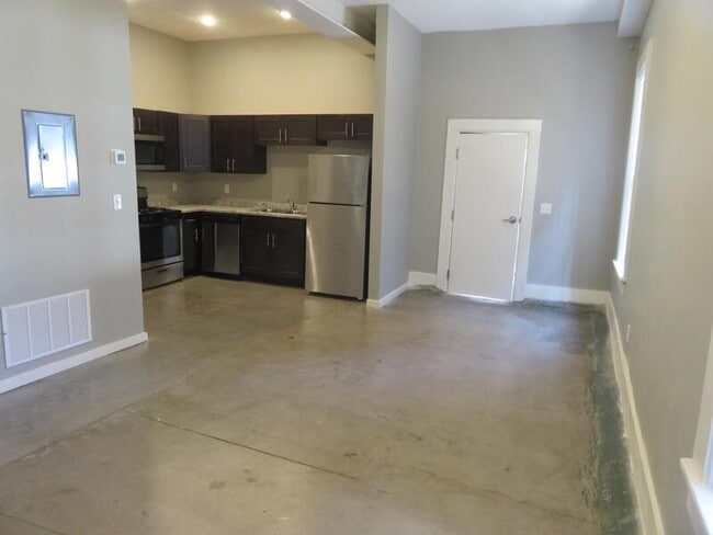 Building Photo - 421 N Brady St