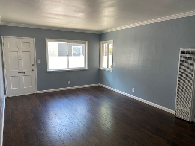 Building Photo - Remodeled 2 Bedroom in Kensington! Washer/...