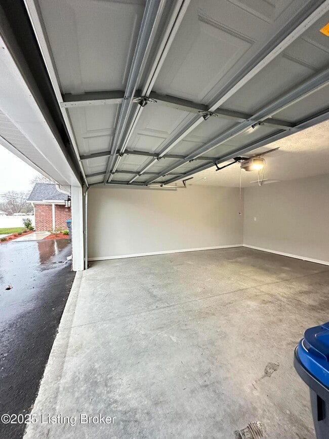 Building Photo - 514 Eagle Pointe Dr
