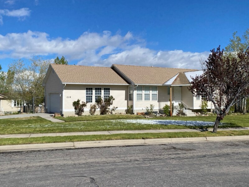 Foto principal - 1218 Southwest Dr
