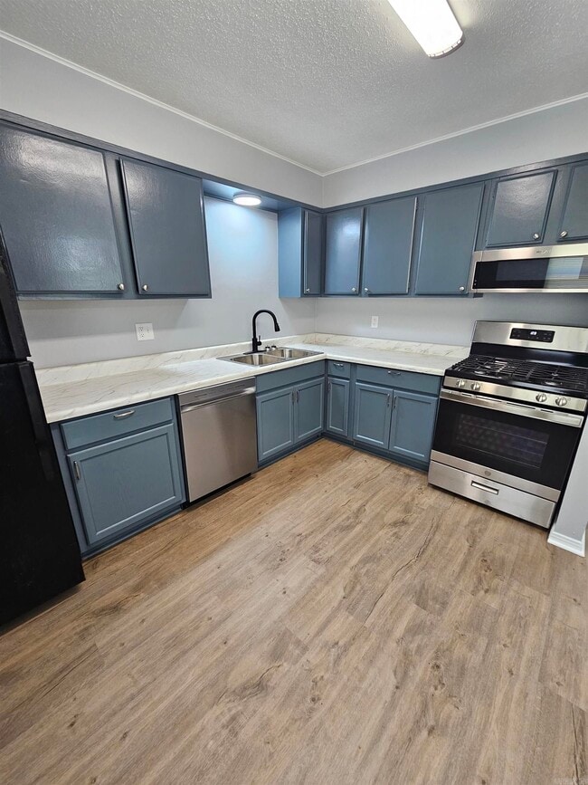 Foto del edificio - 1413 Plummer St
