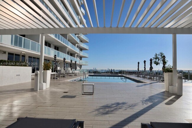 Foto del edificio - 4250 Biscayne Blvd