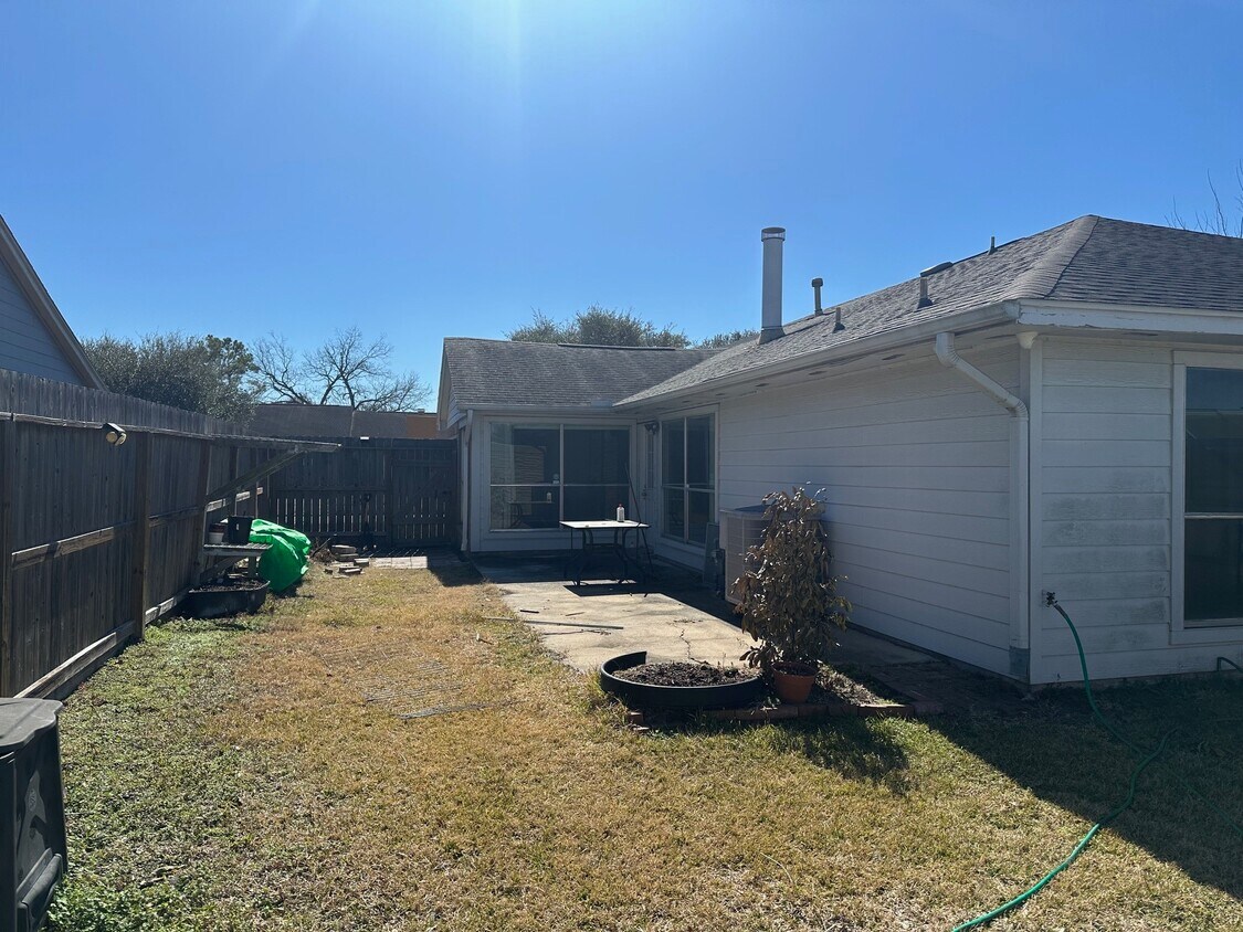 Foto del edificio - 16334 Rancho Blanco Dr