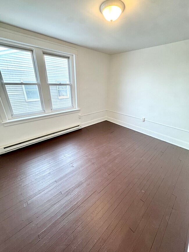 Foto del edificio - 819 E 5th St