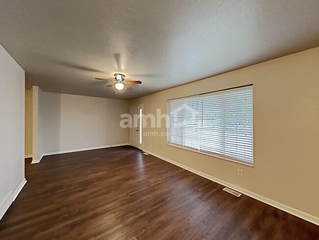 Foto del edificio - 845 Grove Creek Dr