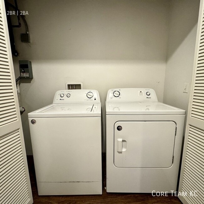 Building Photo - 4445 Washington St