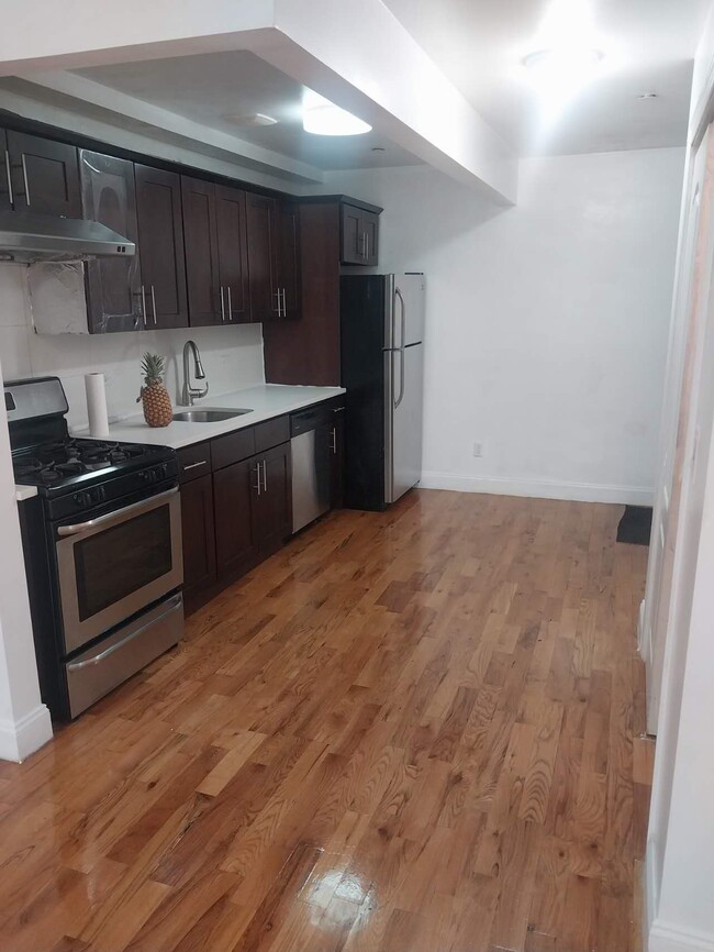 Foto del edificio - 1046 Leland Ave