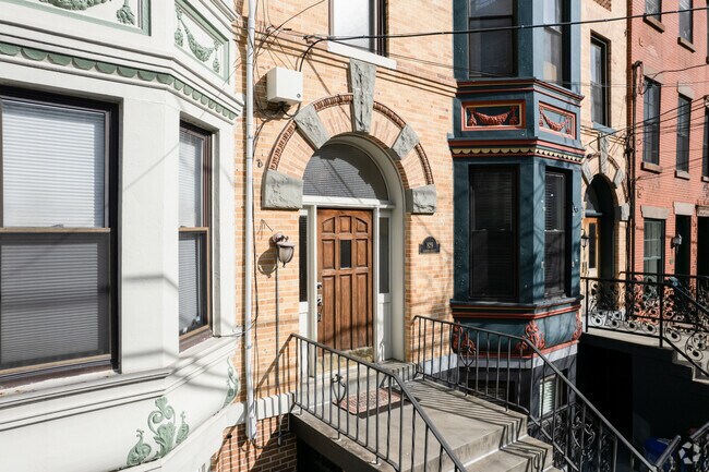 Entrada - 829 Garden St