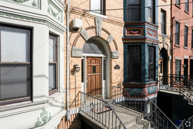 Entrance - 829 Garden St