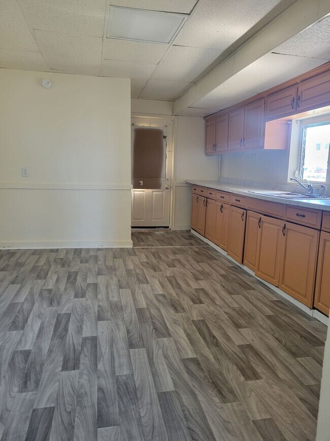 Foto del edificio - 325 Girard Ave